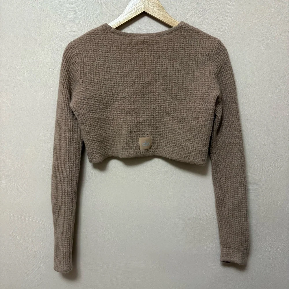 ALO Cashmere Plush Waffle Cropped Long Sleeve Toasted Almond Tan Size Small